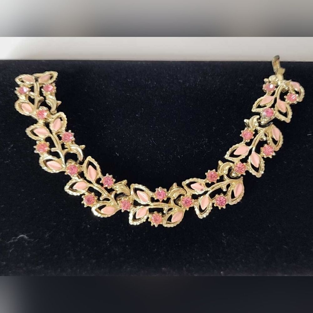 Vintage gold painted flora rhinestone pastel pink bracelet - Picture 2 of 10